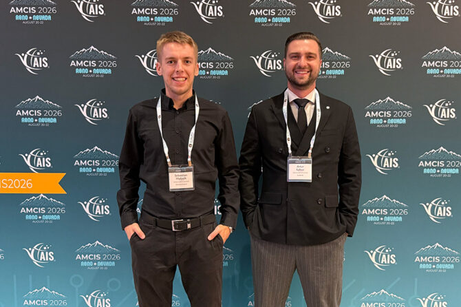 mgr Sebastian Matysik i dr Artur Łabuz na konferencji Americas Conference on Information Systems (AMCIS 2026)